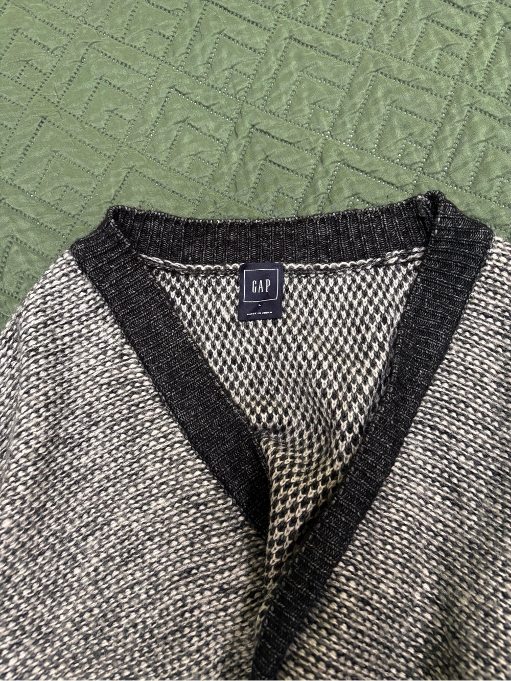 GAP Two-Tone Black and Cream Open-Front Knit Cardigan - Picture 3 of 3